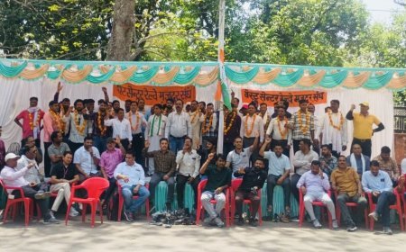 कोटा: रेलवे मजदूर संघ का DRM कार्यालय पर प्रदर्शन, एक माह में समाधान का आश्वासन