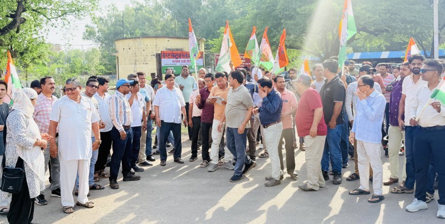 कोटा: नए श्रम कानूनों के विरोध में रेलवे मजदूर संघ का प्रदर्शन, काला दिवस मनाया