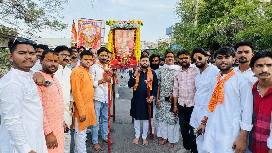कोटा: हनुमान जन्मोत्सव पर अनूठी मिसाल- मुस्लिम समाज के इरशाद अली ने उठाई पालकी, दिया सद्भाव का संदेश, डीसीएम क्षेत्र में गोकर्ण गौ सेवक फाउंडेशन की भव्य शोभायात्रा बनी आकर्षण का केंद्र