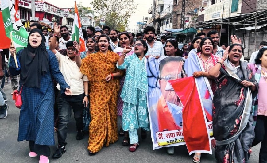 कोटा- पायलट पर टिप्पणी के विरोध में महिला कांग्रेस का प्रदर्शन, भाजपा प्रभारी का पुतला फूंका