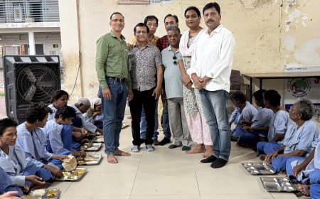 प्रेस क्लब कोटा के अध्यक्ष गजेंद्र व्यास के जन्मदिन को पत्रकारों ने बनाया सेवा दिवस, अपना घर आश्रम में निराश्रितों को कराया भोजन