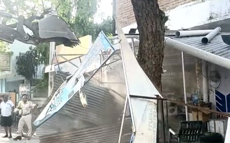 कोटा: निगम की एकतरफा कार्रवाई पर उठे सवाल, रसूखदारों के अतिक्रमण बचे, छोटे दुकानदारों पर चला बुलडोजर!