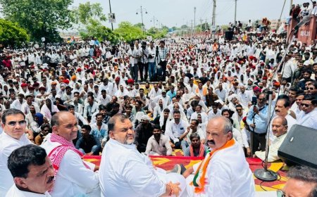 ग्रामीणों की मांगों को लेकर सड़क पर उतरे किसान-पशुपालक, प्रशासन को 15 दिन का अल्टीमेटम, प्रहलाद गुंजल के नेतृत्व में प्रदर्शन, संभागीय आयुक्त को सौंपा ज्ञापन; मांगें नहीं मानी गईं तो कोटा जाम की चेतावनी