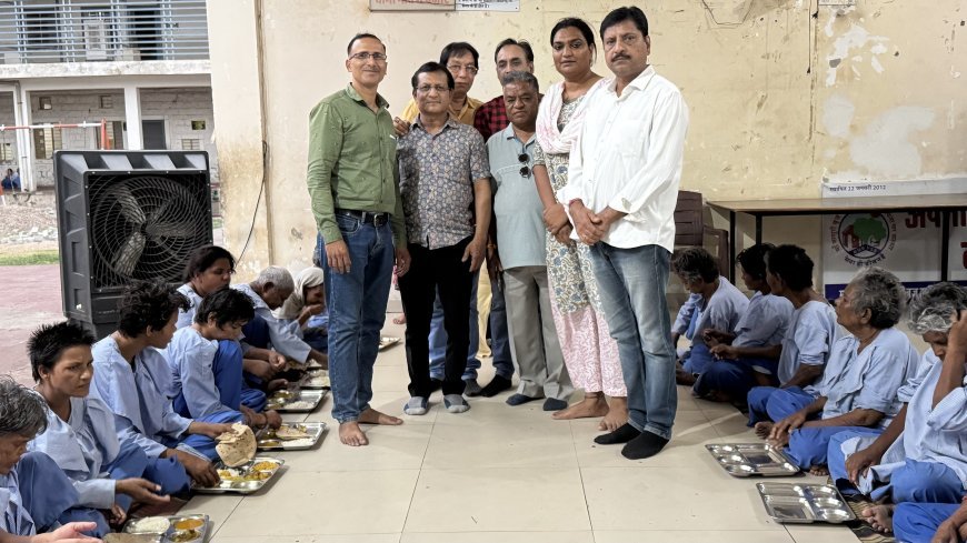 प्रेस क्लब कोटा के अध्यक्ष गजेंद्र व्यास के जन्मदिन को पत्रकारों ने बनाया सेवा दिवस, अपना घर आश्रम में निराश्रितों को कराया भोजन