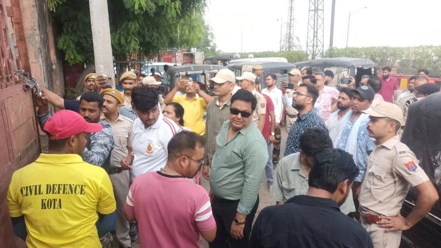 कोटा- फायर एनओसी के बिना चल रहा था सरोवर भवन, निगम ने किया सीज, माल और वाहन बाहर निकलवाकर मुख्य द्वार पर लगाया ताला