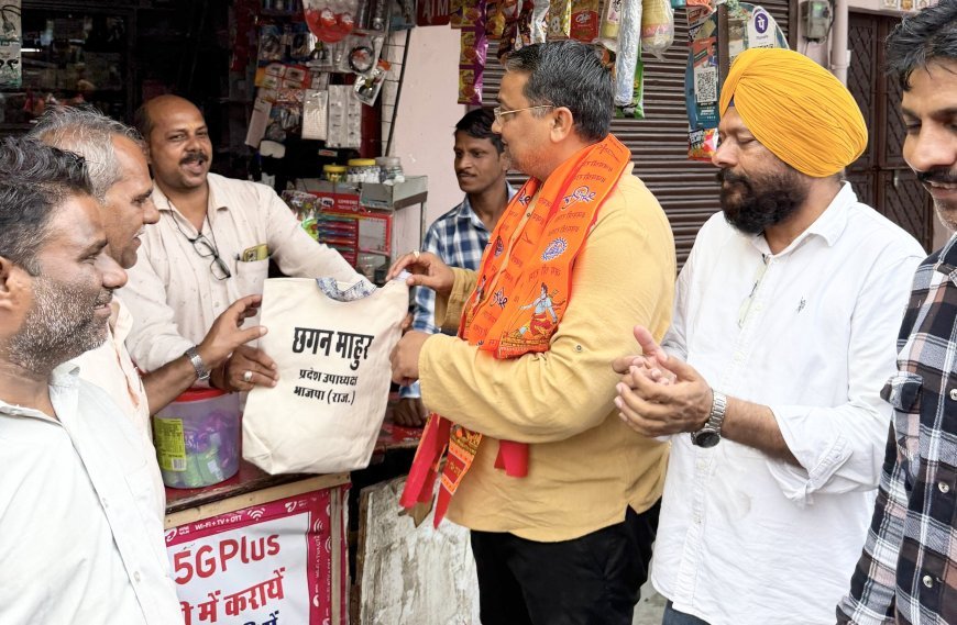 कोटा: जल सेवा के साथ जनसंपर्क, भाजपा प्रदेश उपाध्यक्ष ने बांटी वाटर  केटली