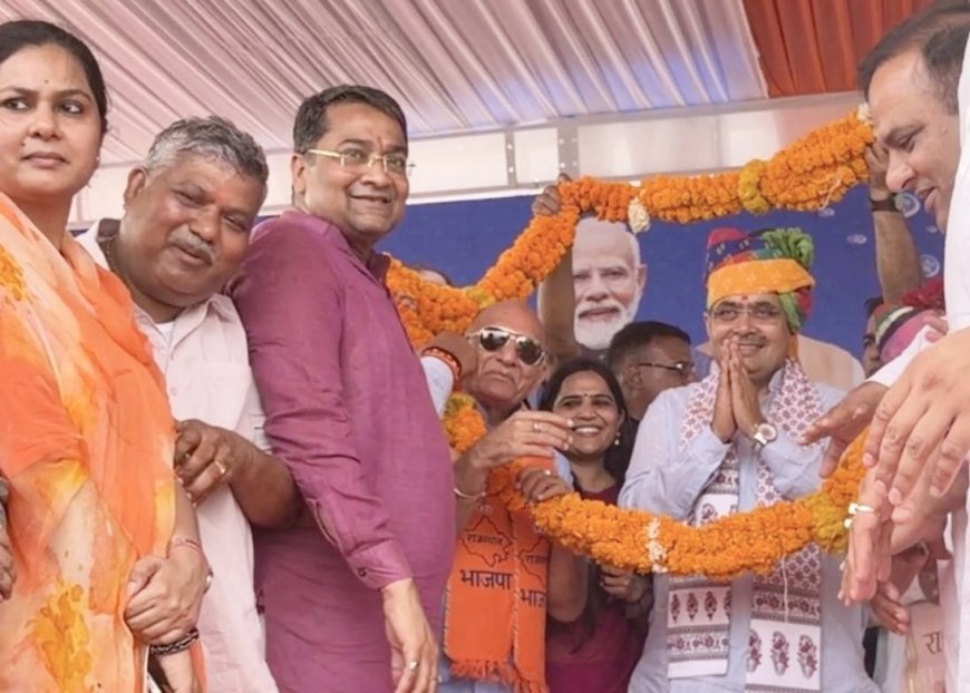 यमुना जल समझौता मरुधरा की प्यास बुझाने में मील का पत्थर बनेगा: छगन माहुर, मुख्यमंत्री भजनलाल शर्मा के जयपुर आगमन पर एयरपोर्ट पर बीजेपी नेताओं ने किया स्वागत