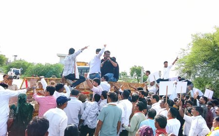कोटा: सीमलिया में कांग्रेस का हल्ला बोल, मोदी-नागर का पुतला फूंका