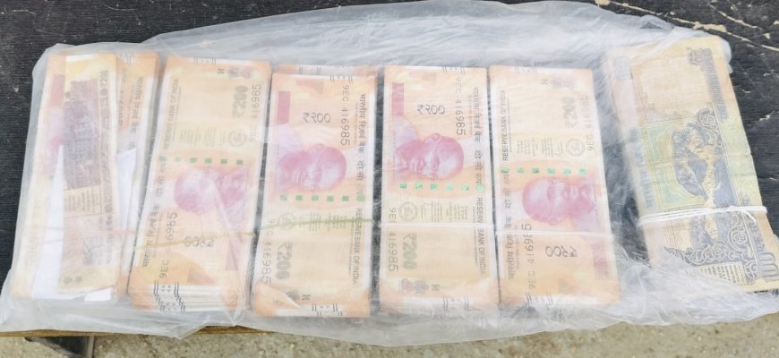 व्यापारियों की सतर्कता से पकड़ी गई नकली नोटों की खेप, 59 हजार के जाली नोटों के साथ युवक गिरफ्तार, बाजार में खपाने की थी साजिश, मध्यप्रदेश से लाया था जाली नोट