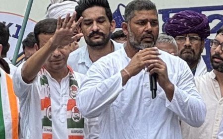 आखिर ऐसा क्या हुआ कि चांदना के बोलते ही मंच छोड़कर चले गए प्रहलाद गुंजल?  ‘छात्रों की गूंज’ के मंच पर दिखी सियासी दूरी