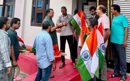 कोटा: अटवाल नगर में गूंजा ‘हर घर तिरंगा’ का संदेश, छगन माहुर ने घर-घर पहुंचाया तिरंगा