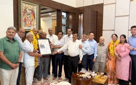 कोटा: 75वें जन्मदिवस पर सुरेन्द्र विजयवर्गीय का अभिनंदन, न्यास को दिया 5 लाख रुपए का अनुदान