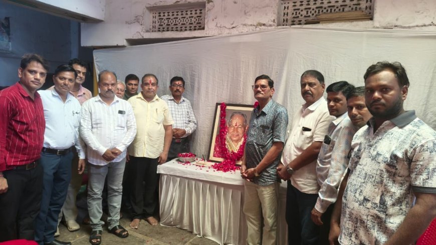 ललित किशोर चतुर्वेदी की 95वीं जयंती पर वृक्षारोपण, फल वितरण व श्रद्धांजलि सभा आयोजित