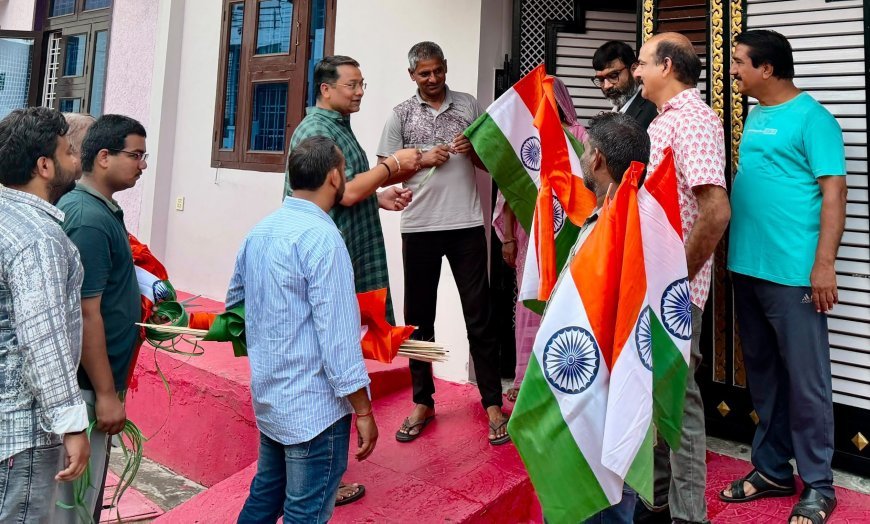 कोटा: अटवाल नगर में गूंजा ‘हर घर तिरंगा’ का संदेश, छगन माहुर ने घर-घर पहुंचाया तिरंगा