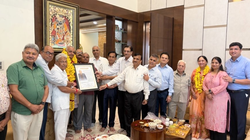कोटा: 75वें जन्मदिवस पर सुरेन्द्र विजयवर्गीय का अभिनंदन, न्यास को दिया 5 लाख रुपए का अनुदान