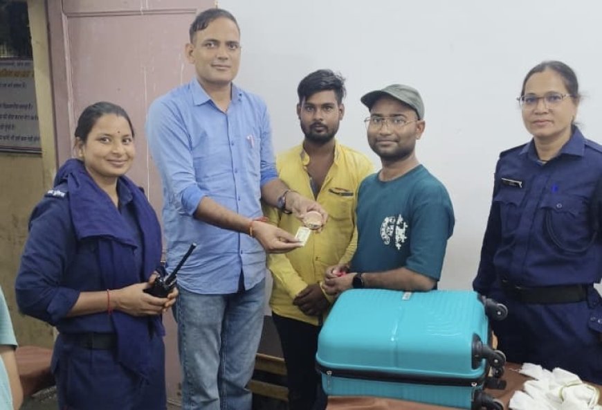 कोटा: ऑटो में छूटा एक लाख रुपए कीमत का मंगलसूत्र और नकदी से भरा बैग, भीमगंजमंडी पुलिस ने तलाश कर लौटाया, ऑटो चालक ने भी दिखाई ईमानदारी