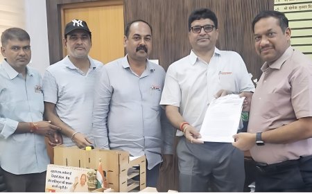 कोटा: नई ट्रेनों का काम कराकर दूसरे मंडलों को देने का आरोप, रनिंग स्टाफ ने डीआरएम कार्यालय पर किया प्रदर्शन