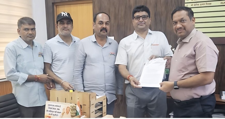कोटा: नई ट्रेनों का काम कराकर दूसरे मंडलों को देने का आरोप, रनिंग स्टाफ ने डीआरएम कार्यालय पर किया प्रदर्शन