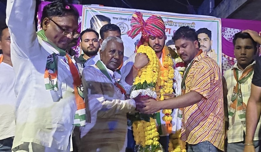 कोटा: वार्ड 13 में फैजल बेग का शक्ति प्रदर्शन, जनसंपर्क में उमड़ा समर्थकों का हुजूम, केले और लड्डुओं से तौला
